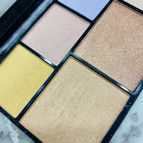 Like New Nyx strobe of genius highlighter palette - Picture 2 of 3
